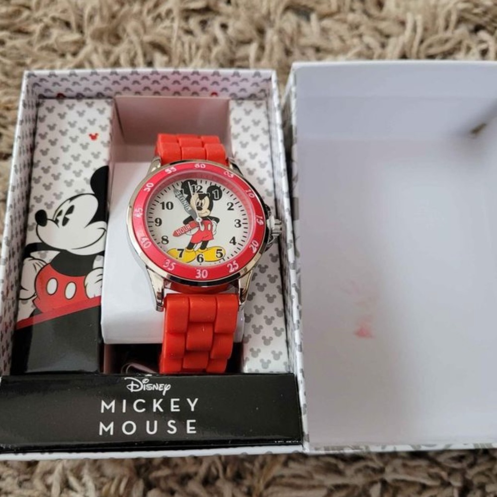 NEW Mickey Mouse WATCH IN GIFT BOX